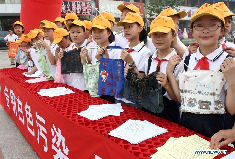 Xinhua Headlines: China battles plastic pollution