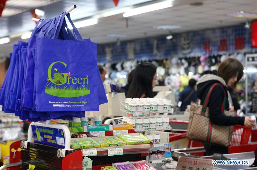 Xinhua Headlines: China battles plastic pollution