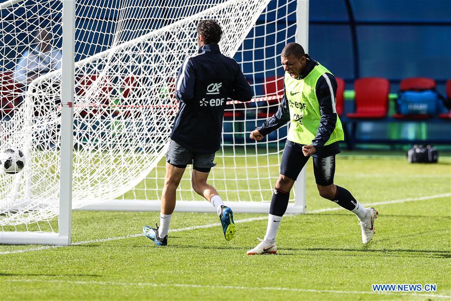 (SP)RUSSIA-MOSCOW-SOCCER-WORLD CUP-FRANCE-TRAINING