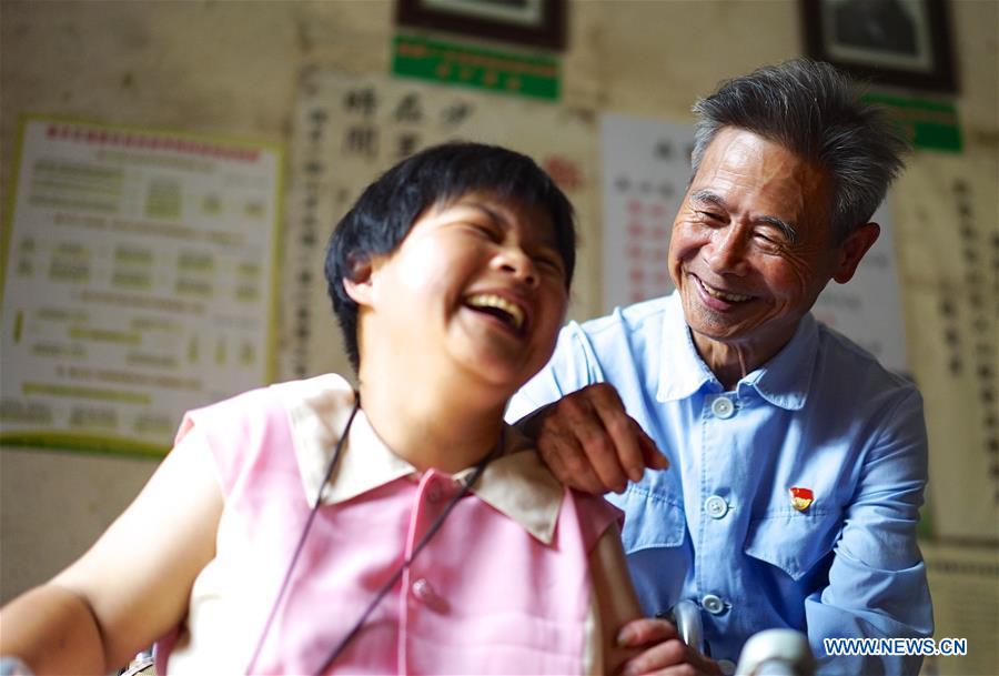 CHINA-JIANGXI-XINYU-FATHER-DISABLED DAUGHTER-STORY (CN)