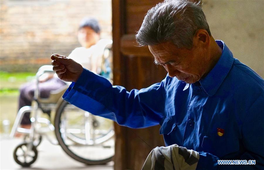 CHINA-JIANGXI-XINYU-FATHER-DISABLED DAUGHTER-STORY (CN)