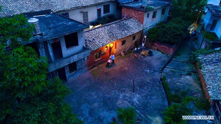 CHINA-JIANGXI-XINYU-FATHER-DISABLED DAUGHTER-STORY (CN)