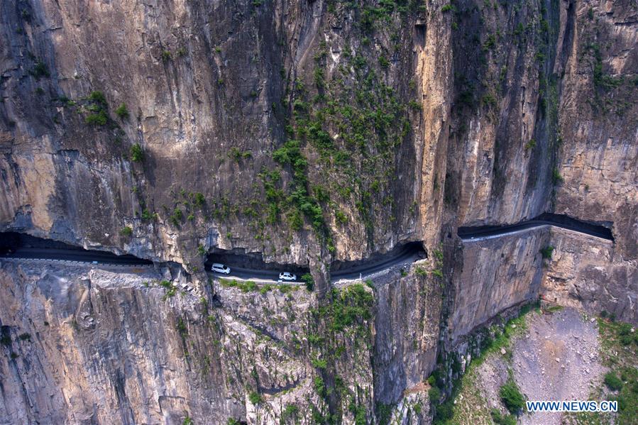 CHINA-SHANXI-SHENLONGWAN VILLAGE-CLIFF ROAD (CN)