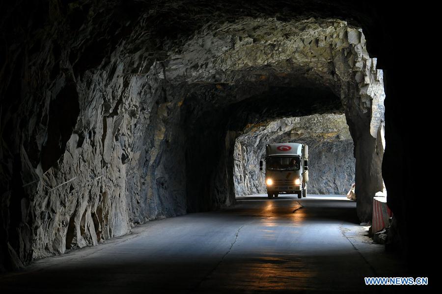 CHINA-SHANXI-SHENLONGWAN VILLAGE-CLIFF ROAD (CN)