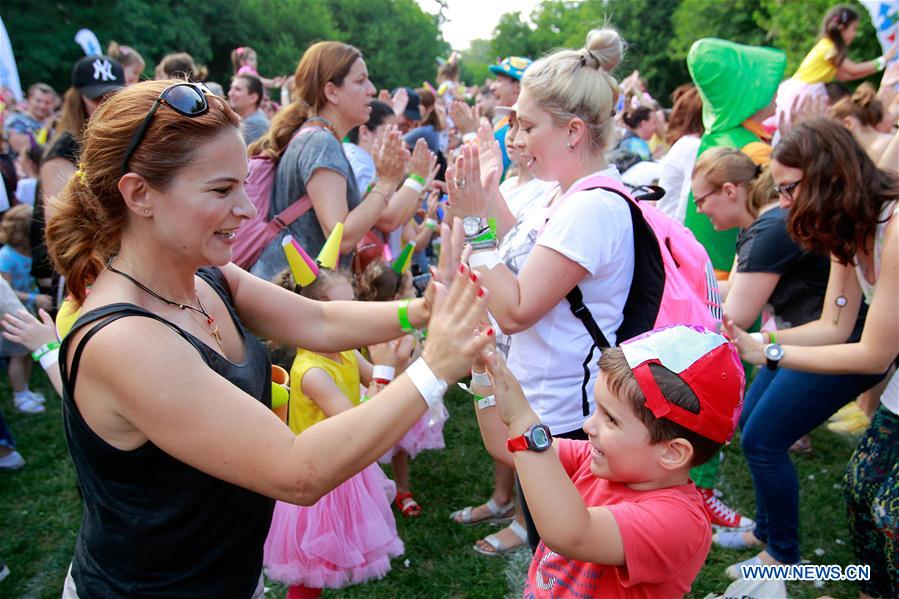 Guinness world record for hand clapping game set in Buftea, Romania