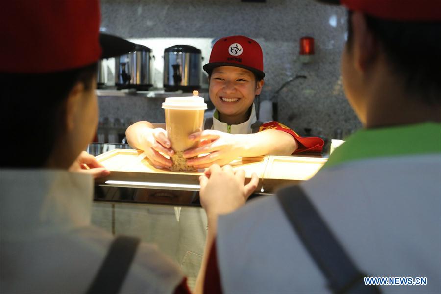 CHINA-GUIZHOU-BEVERAGE STALL-DEAF EMPLOYEES (CN)