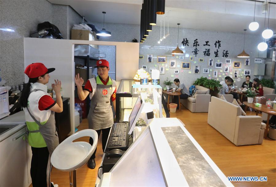 CHINA-GUIZHOU-BEVERAGE STALL-DEAF EMPLOYEES (CN)