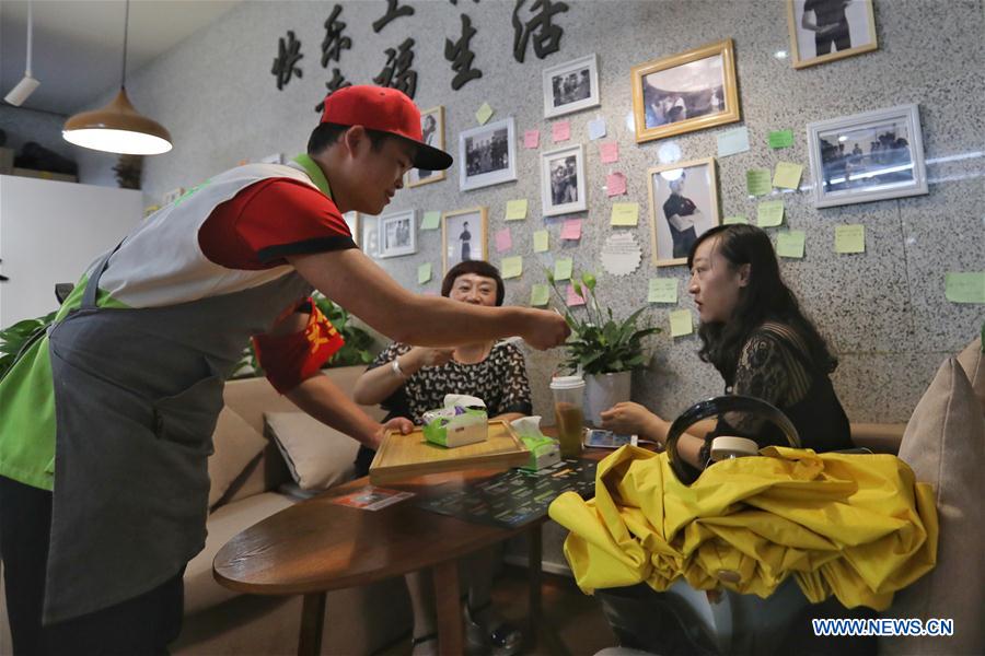 CHINA-GUIZHOU-BEVERAGE STALL-DEAF EMPLOYEES (CN)