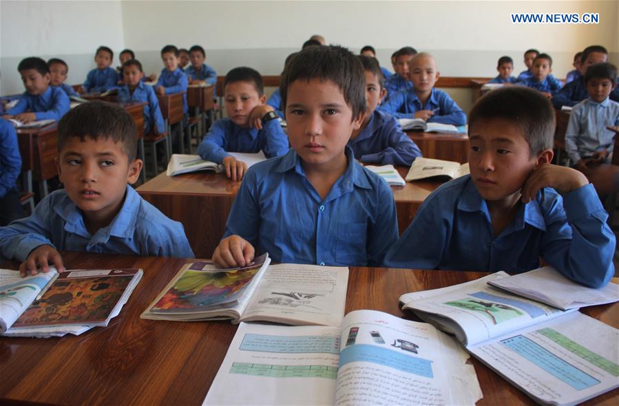 AFGHANISTAN-MAZAR-I-SHARIF-CHILDREN-SCHOOL