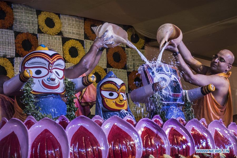 INDIA-KOLKATA-HINDU FESTIVAL-BATHING CEREMONY
