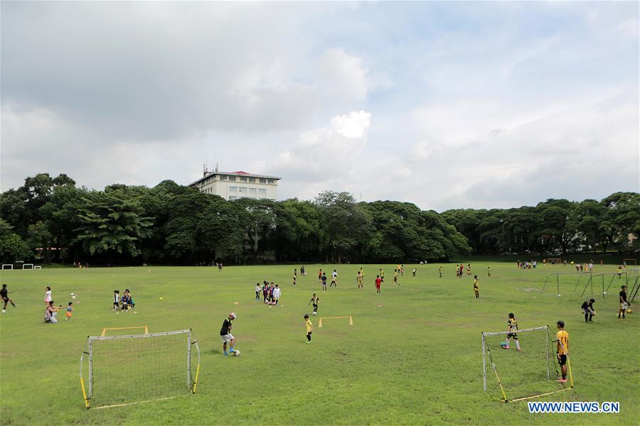 (SP)PHILIPPINES-QUEZON CITY-FOOTBALL-CHILDREN