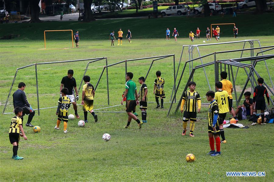 (SP)PHILIPPINES-QUEZON CITY-FOOTBALL-CHILDREN