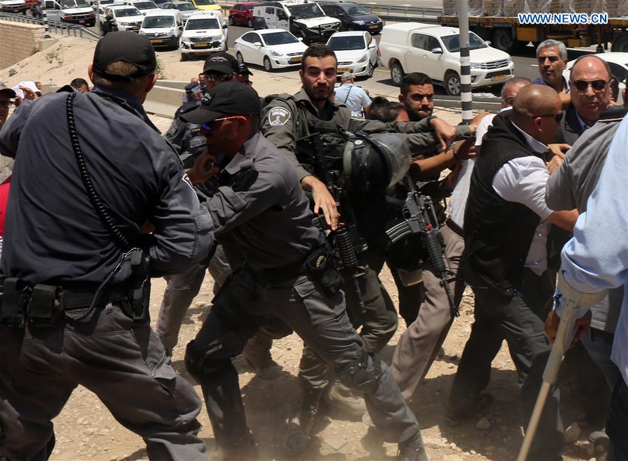 MIDEAST-EAST JERUSALEM-BEDOUIN VILLAGE-PROTEST