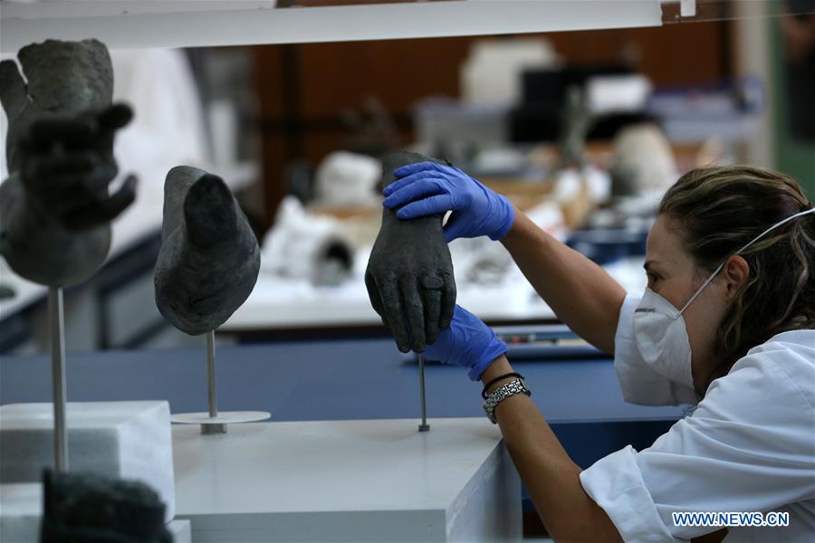 GREECE-ATHENS NATIONAL ARCHAEOLOGICAL MUSEUM-CONSERVATORS