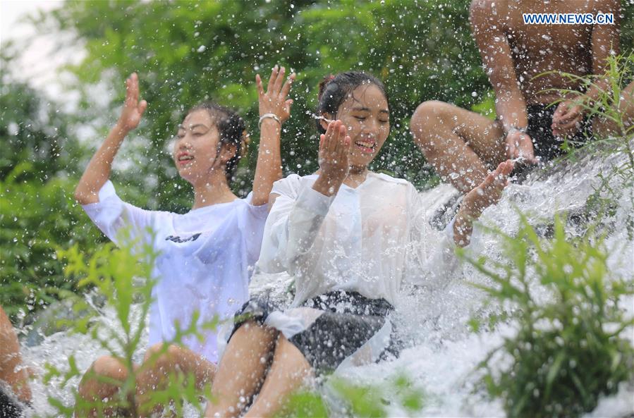 #CHINA-SUMMER-SPLASHING WATER(CN)