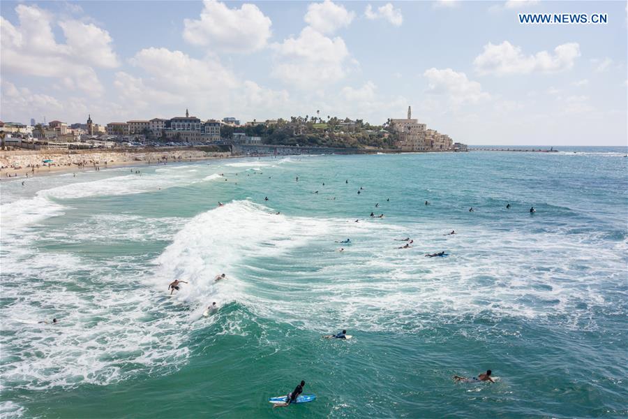 ISRAEL-TEL AVIV-SURFING