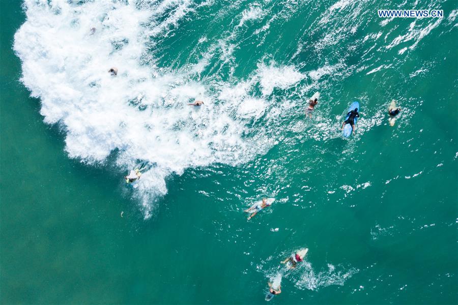 ISRAEL-TEL AVIV-SURFING