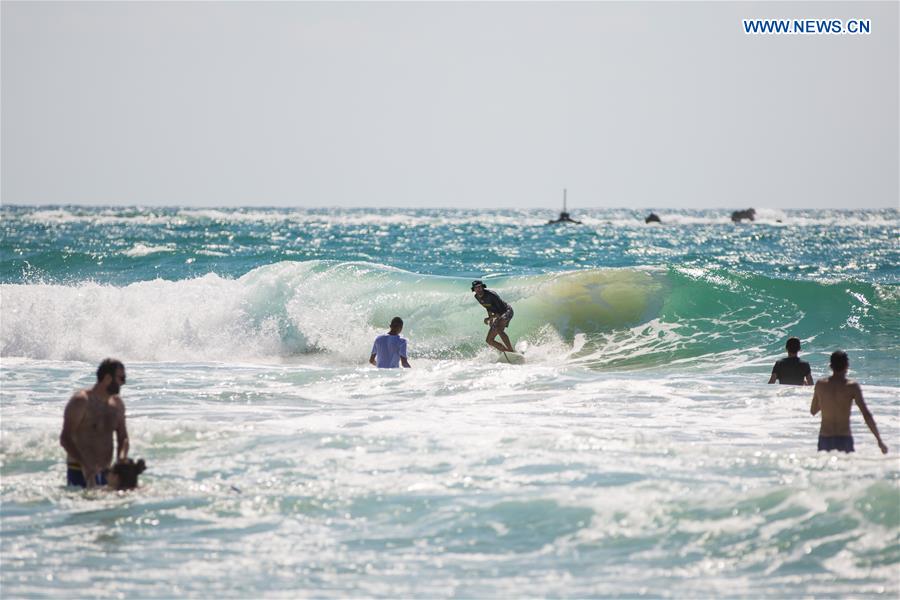 ISRAEL-TEL AVIV-SURFING