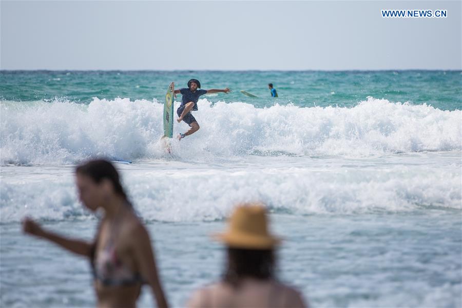 ISRAEL-TEL AVIV-SURFING