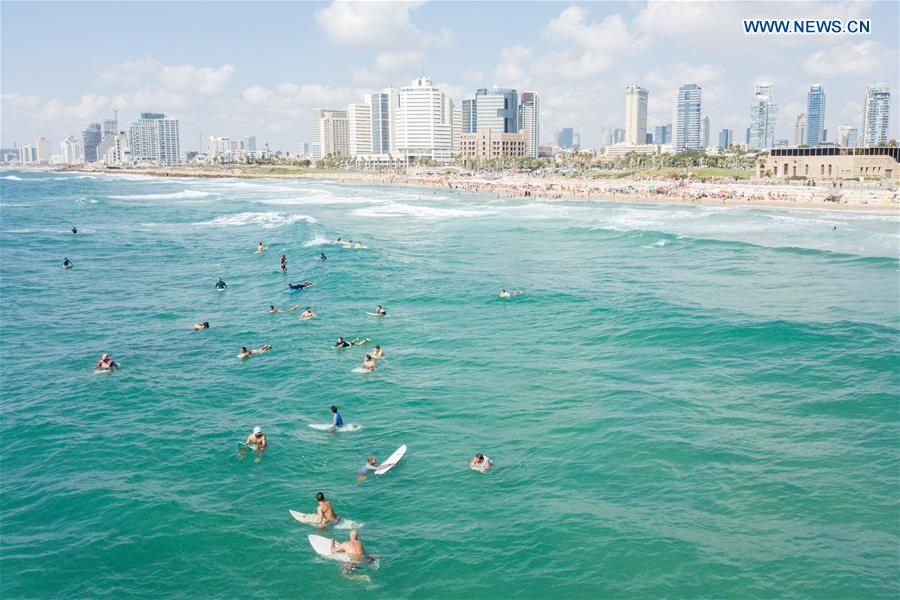 ISRAEL-TEL AVIV-SURFING