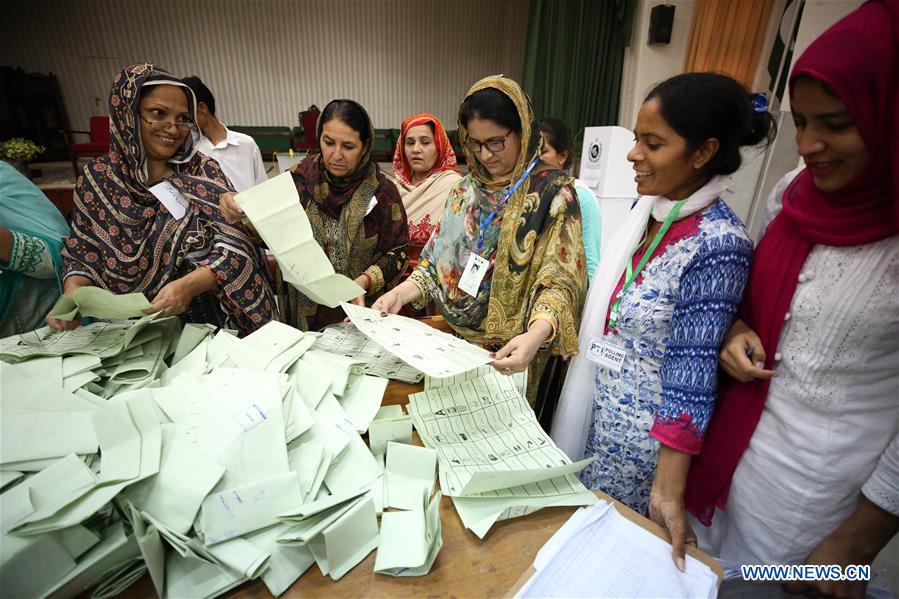 PAKISTAN-ISLAMABAD-GENERAL-ELECTIONS-VOTE-COUNTING