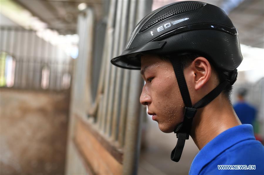 CHINA-JIANGXI-EQUESTRIANISM-RIDING SCHOOL-TEENAGER (CN)