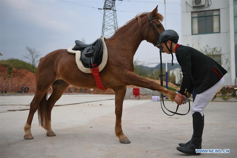 CHINA-JIANGXI-EQUESTRIANISM-RIDING SCHOOL-TEENAGER (CN)