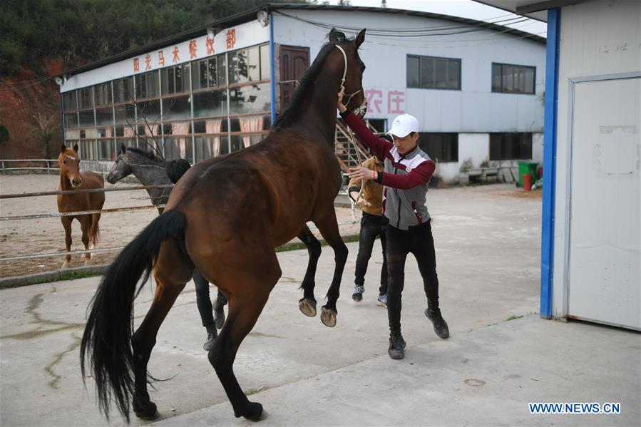 CHINA-JIANGXI-EQUESTRIANISM-RIDING SCHOOL-TEENAGER (CN)
