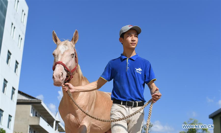 CHINA-JIANGXI-EQUESTRIANISM-RIDING SCHOOL-TEENAGER (CN)