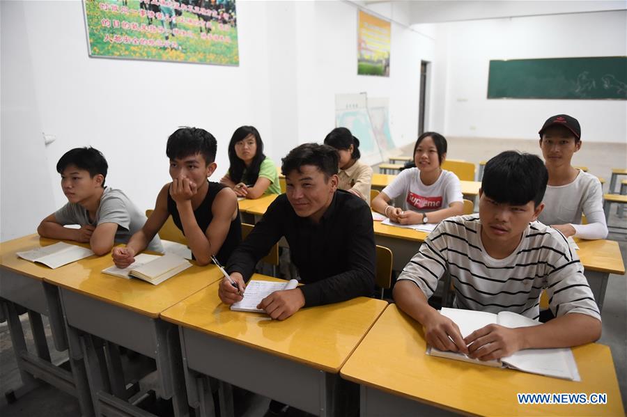 CHINA-JIANGXI-EQUESTRIANISM-RIDING SCHOOL-TEENAGER (CN)