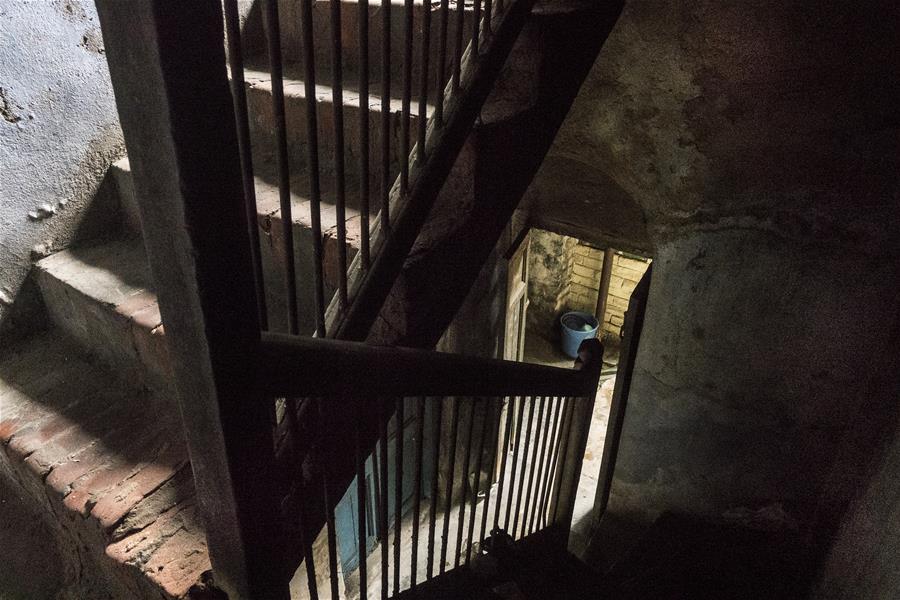 INDIA-KOLKATA-OLD AND DILAPIDATED HOUSE