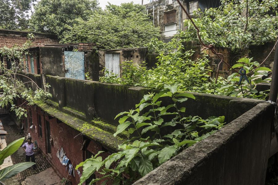 INDIA-KOLKATA-OLD AND DILAPIDATED HOUSE