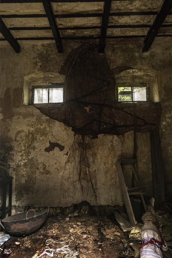 INDIA-KOLKATA-OLD AND DILAPIDATED HOUSE