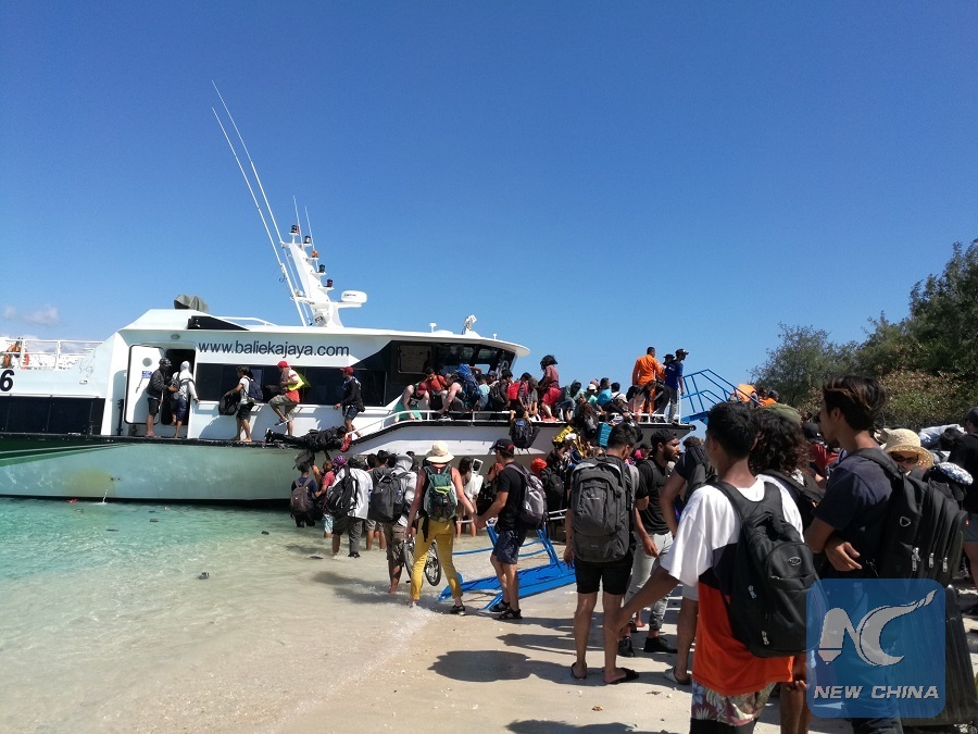 Tourists leave Indonesia's Lombok after major 