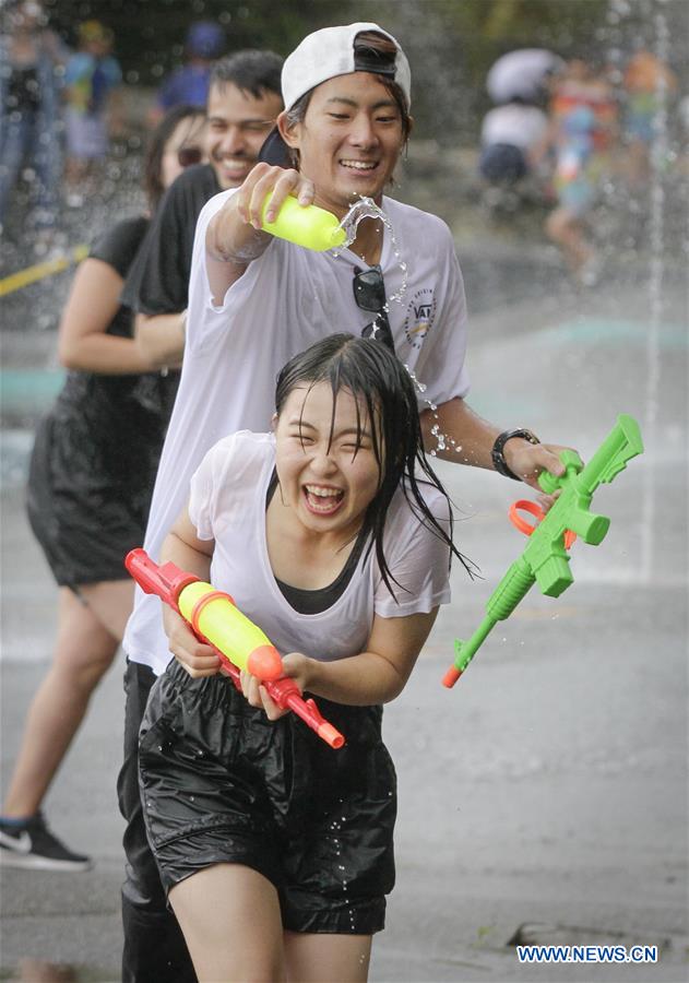 People Enjoy Water Fight In Vancouver Canada Xinhua Englishnewscn