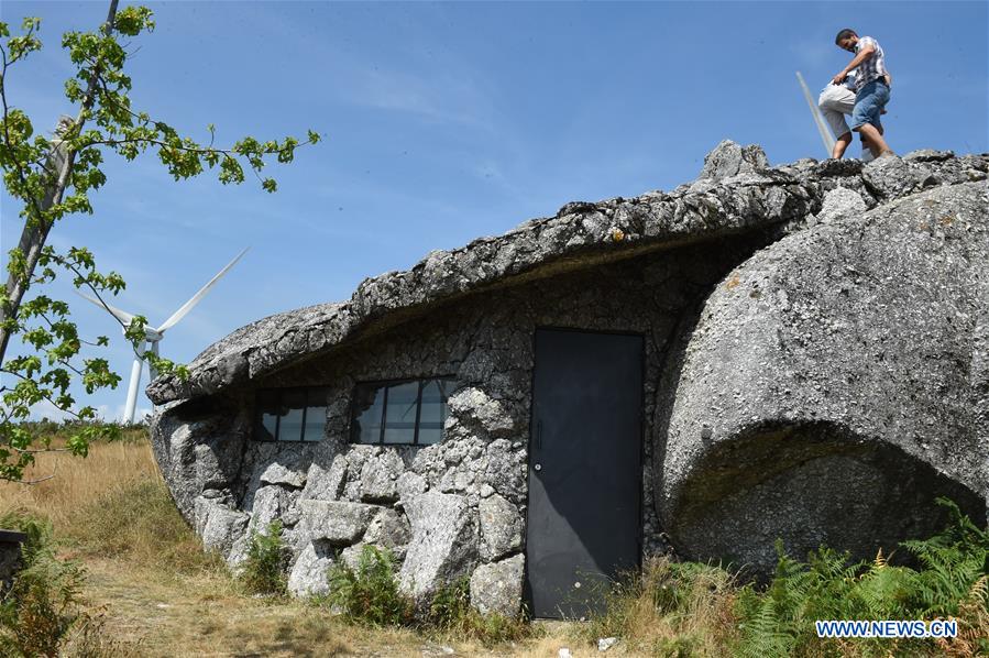 PORTUGAL-FAFI-STONE HOUSE