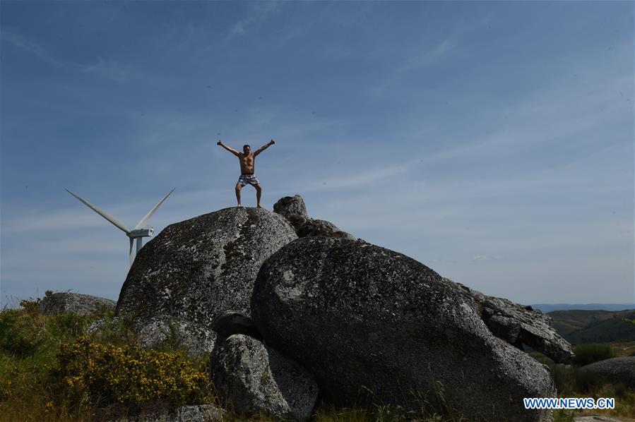 PORTUGAL-FAFI-STONE HOUSE
