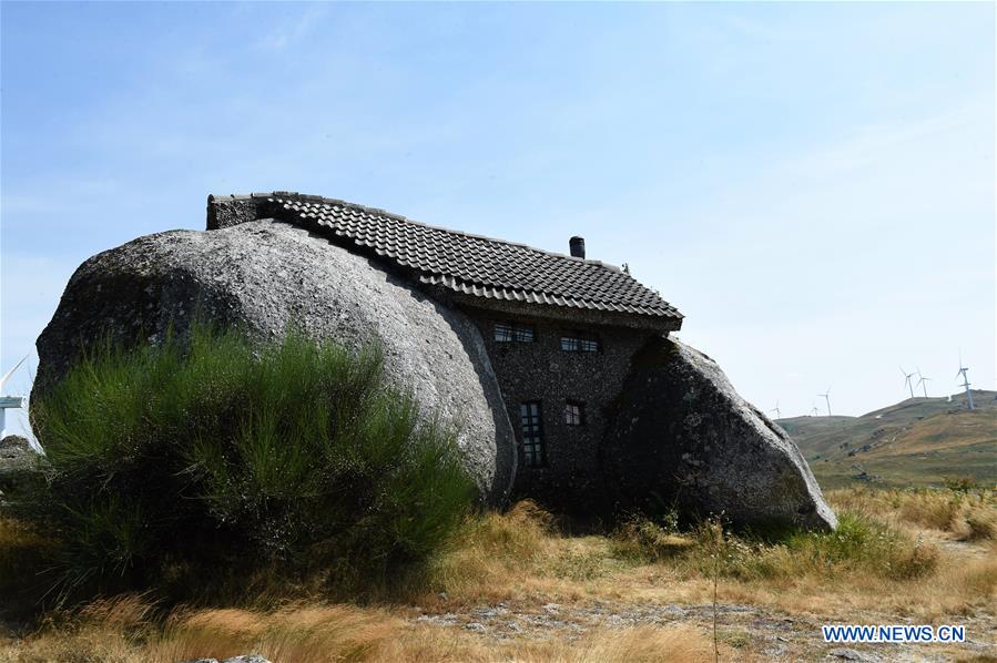 PORTUGAL-FAFI-STONE HOUSE