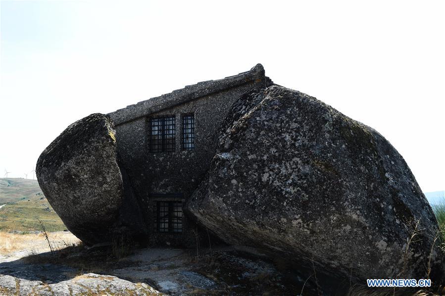 PORTUGAL-FAFI-STONE HOUSE