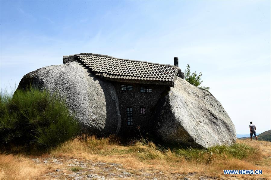 PORTUGAL-FAFI-STONE HOUSE