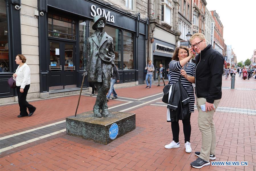 IRELAND-DUBLIN-TALKING STATUES