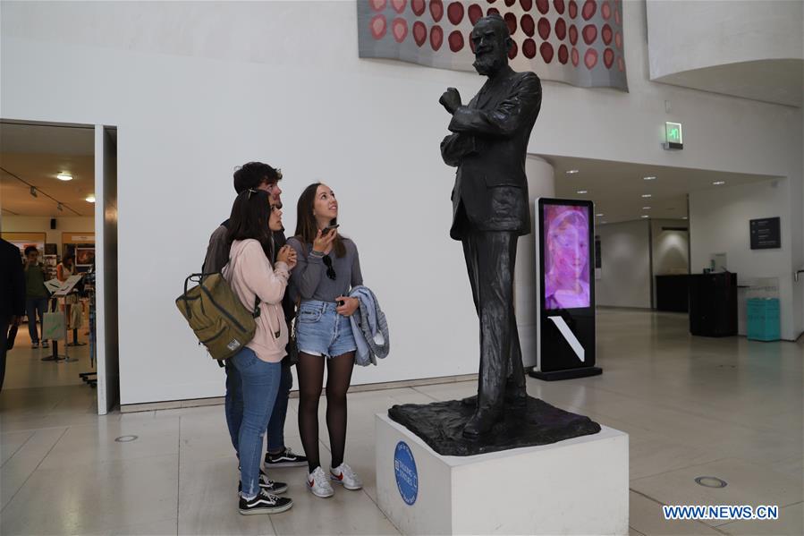 IRELAND-DUBLIN-TALKING STATUES