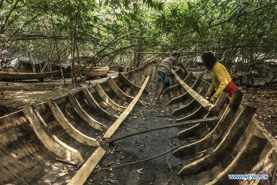 INDIA-KOLKATA-TRADITIONAL BOAT MAKING