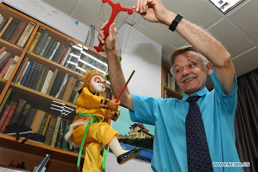 Xinhua Headlines: An American's love affair with a Chinese city