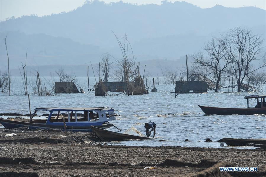 INDONESIA-WEST JAVA-SUMEDANG-DRY SEASON IN JATIGEDE RESERVOIR