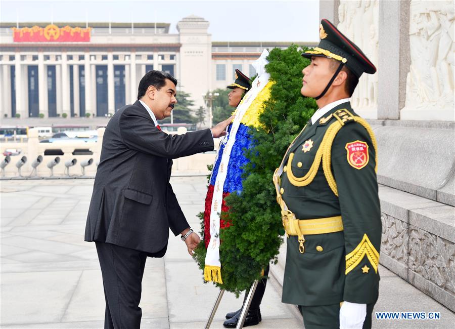 CHINA-BEIJING-VENEZUELA-PRESIDENT-MONUMENT-TRIBUTE (CN)