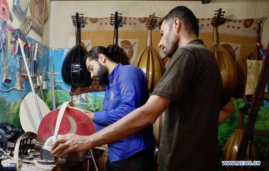 IRAQ-BAGHDAD-LUTE MAKING