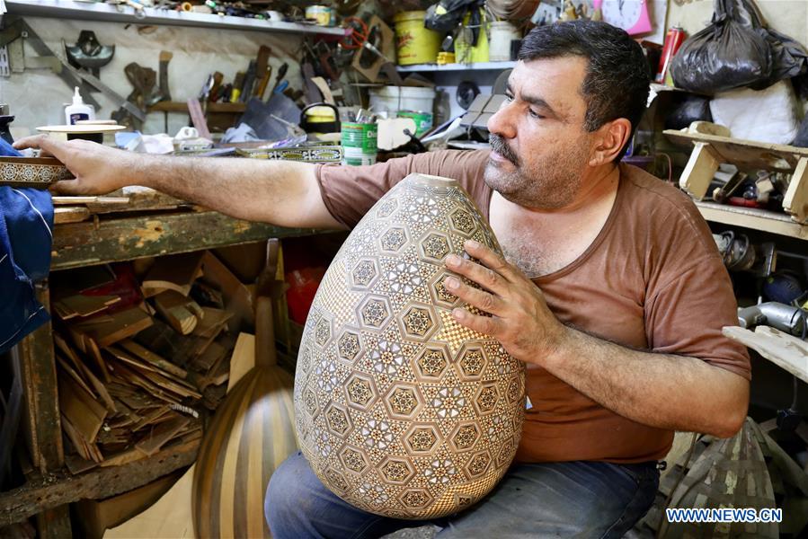IRAQ-BAGHDAD-LUTE MAKING