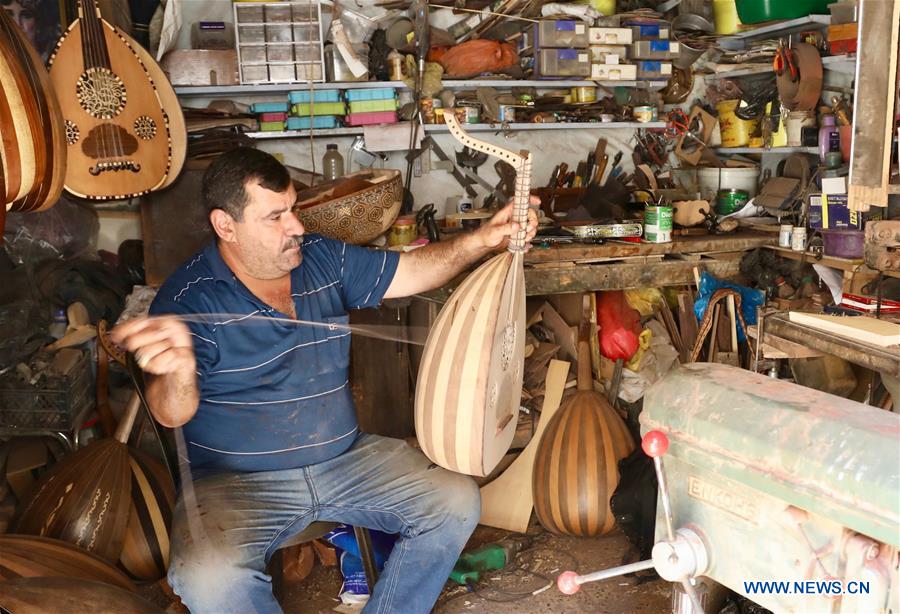 IRAQ-BAGHDAD-LUTE MAKING