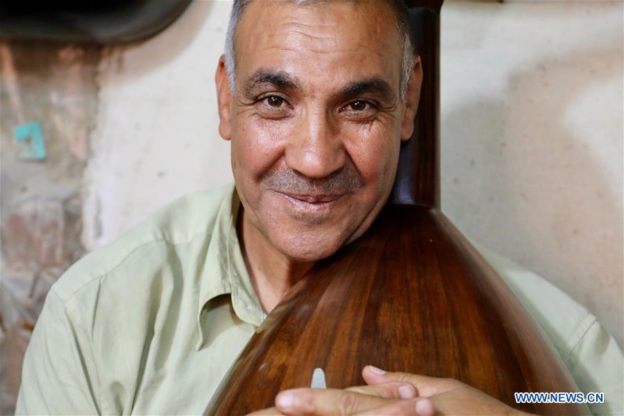 IRAQ-BAGHDAD-LUTE MAKING